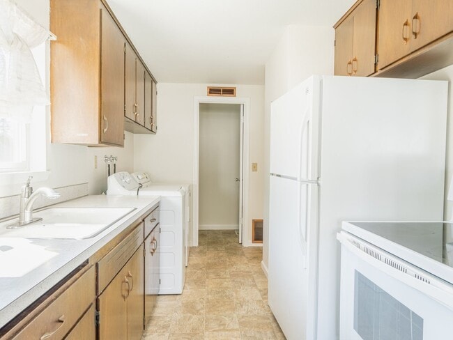 Building Photo - 3 bedroom 2 bathroom Auburn Home!