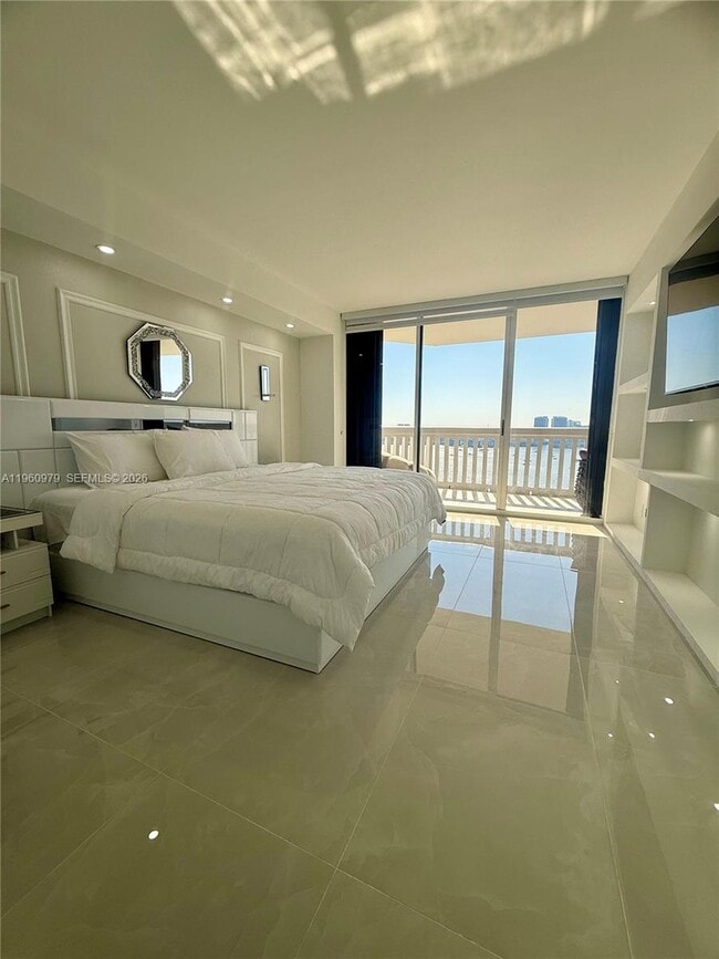 Building Photo - 1000 W Island Blvd