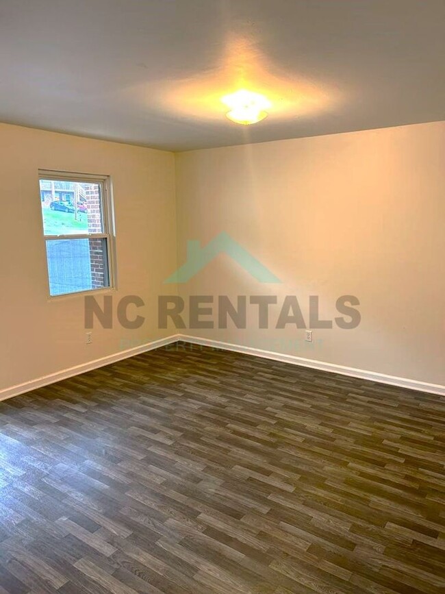 Foto del edificio - Renovated 2-Bedroom, 1-Bathroom Unit #B in...