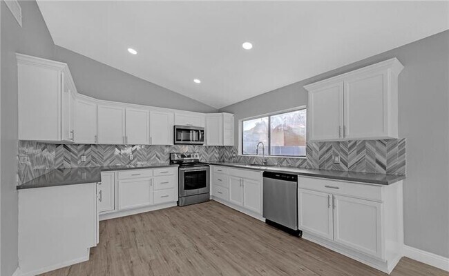 Building Photo - 2850 Belleza Ln