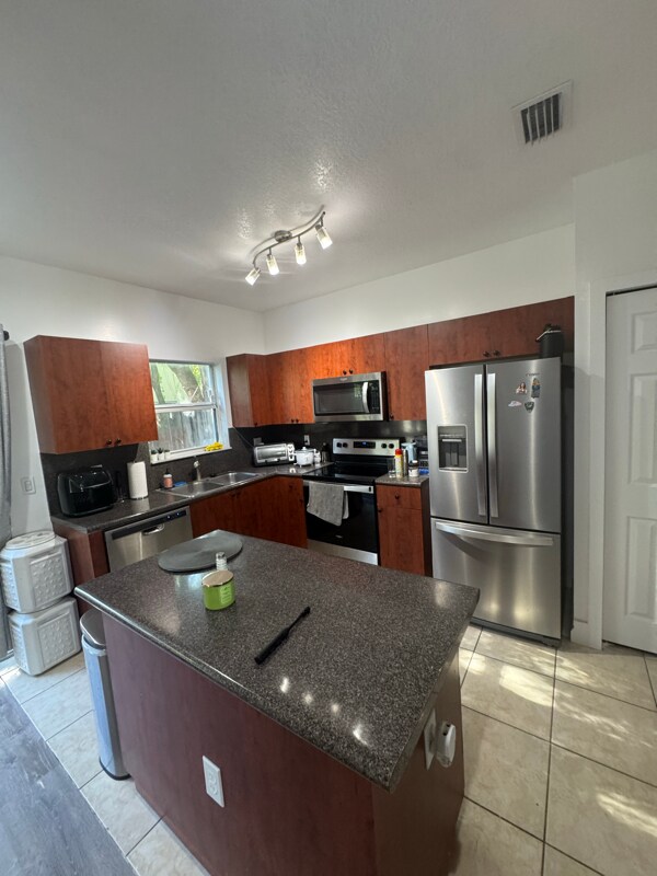 Foto del edificio - 3054 SE 15th Ave
