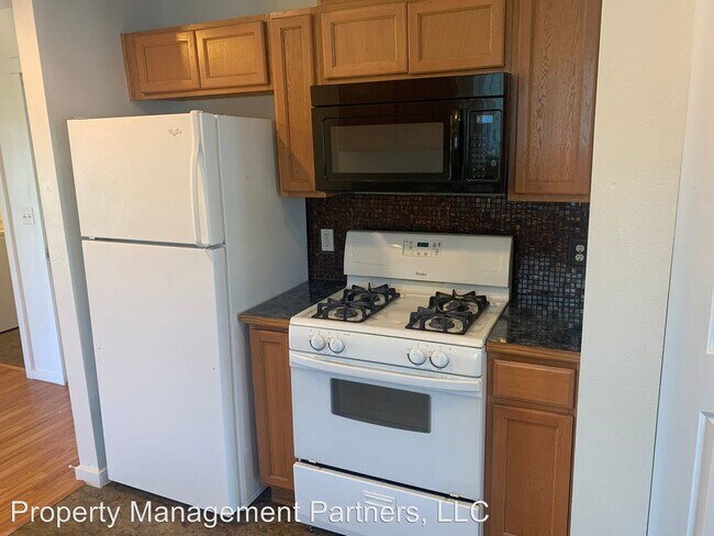 Building Photo - 2 br, 1 bath House - 311 E I St