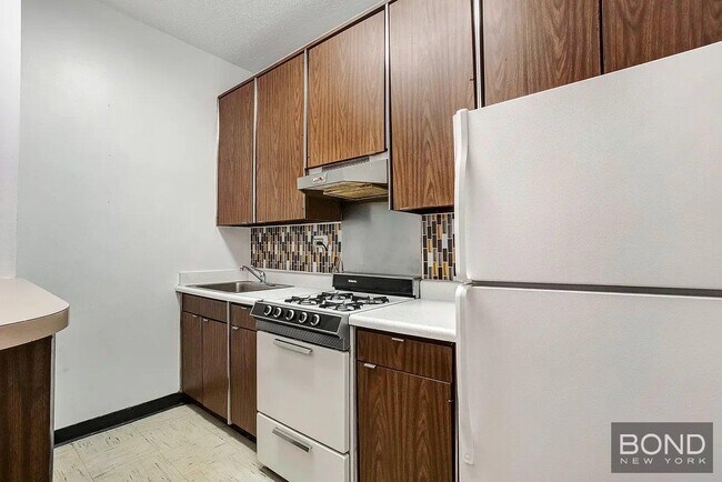 Foto del edificio - 60 E 8th St