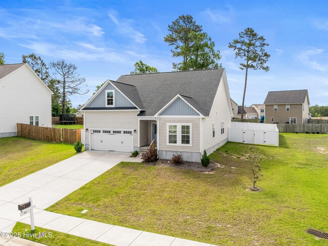 Building Photo - 151 Broadleaf Dr