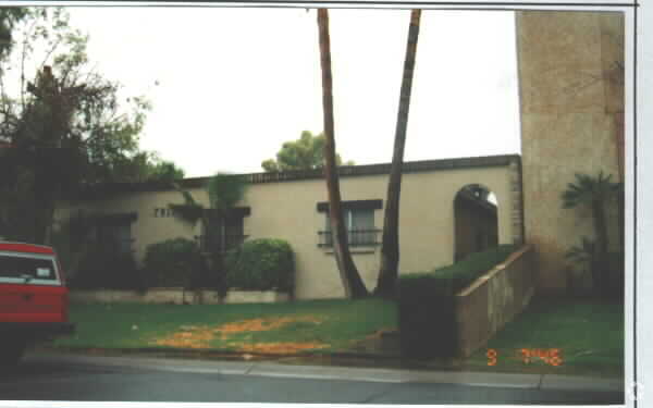 Building Photo - 7912 E Glenrosa
