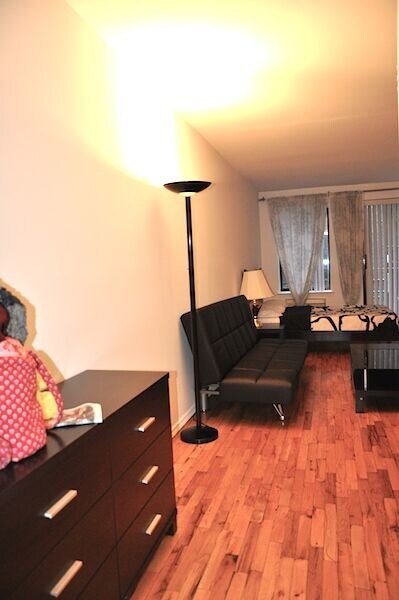 Foto del edificio - 407 W 51st St