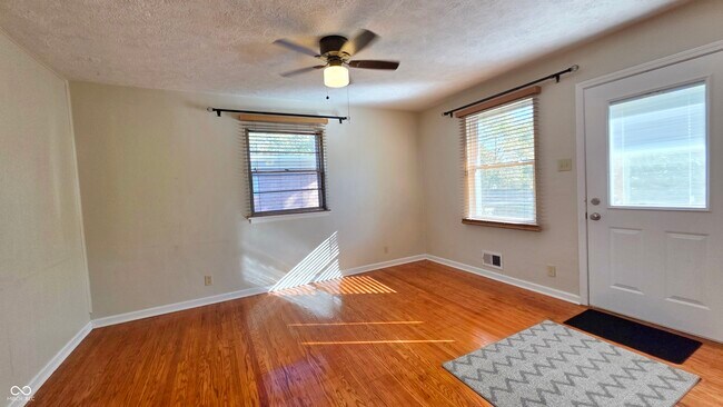 Foto del edificio - 4136 E Pleasant Run Parkway North Dr