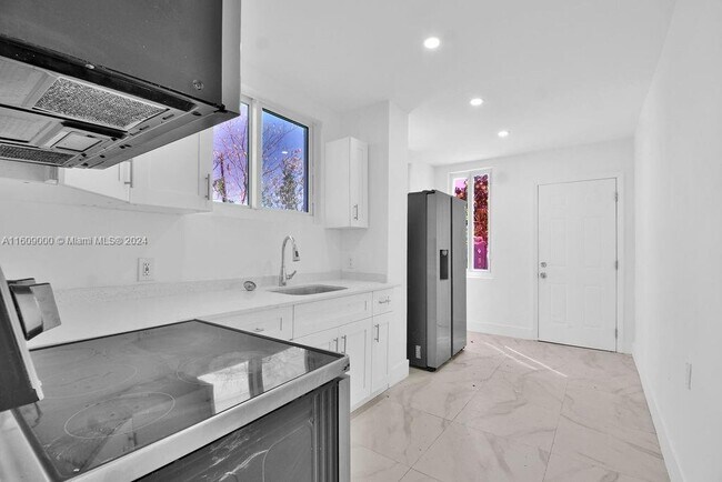 Foto del edificio - 3025 NW 8th Ave