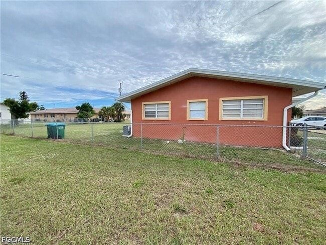 Building Photo - 4819 Marine Dr