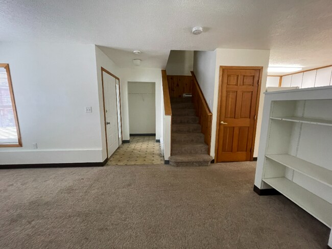 Foto del edificio - 319 N 3rd Ave W