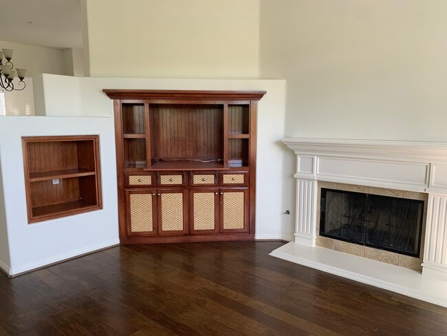 Building Photo - 6320 Merlin St
