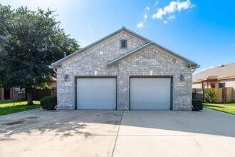Building Photo - 225 Anne Louise Dr