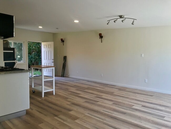 estudio de planta abierta - 1237 N Commonwealth Ave
