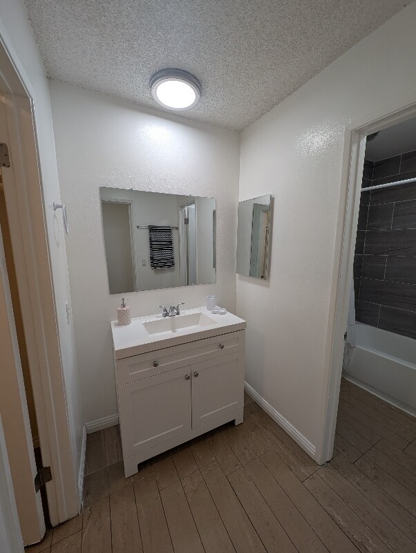 Foto del edificio - 6612 Sylmar Ave