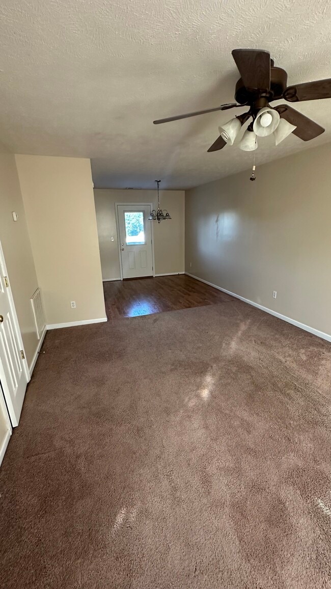Building Photo - 1202 Deer Ln