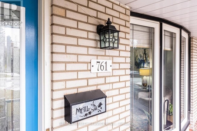 Building Photo - 761 Sunset Rd