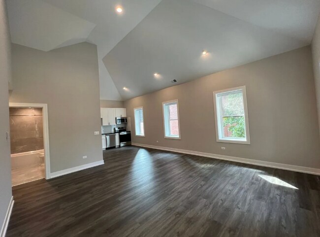 Foto del edificio - 4851 N Claremont Ave