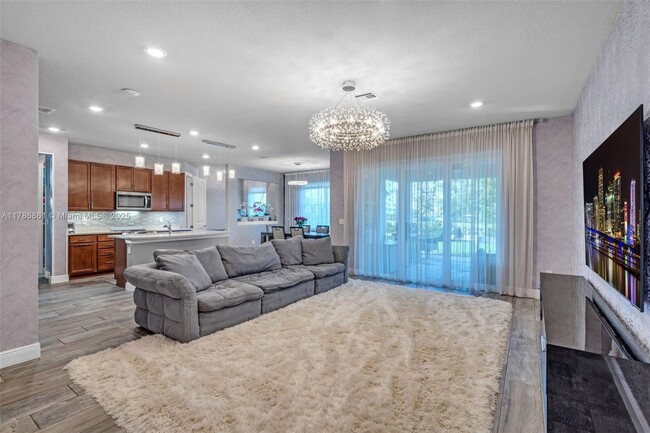 Foto del edificio - 3813 Greenway Dr