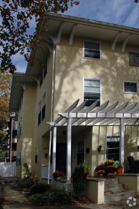 Foto del edificio - 3313 Baring St