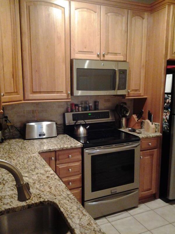Kitchen - 1600 Long Grove Dr