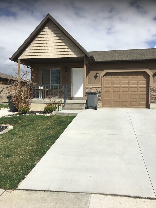 Building Photo - 248 N 300 W