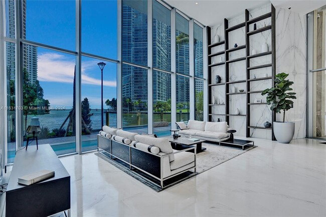 Foto del edificio - 300 Biscayne Boulevard Way