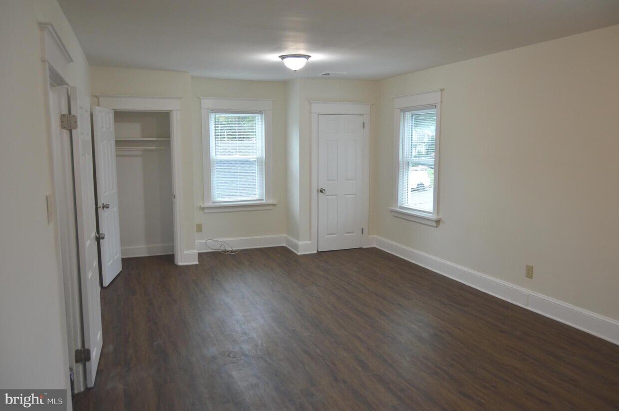 Primary Photo - 2477 Brookdale Ave