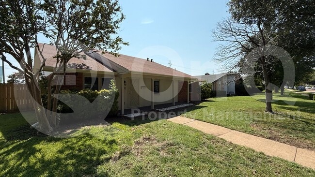 Building Photo - 3302 High Plateau Dr
