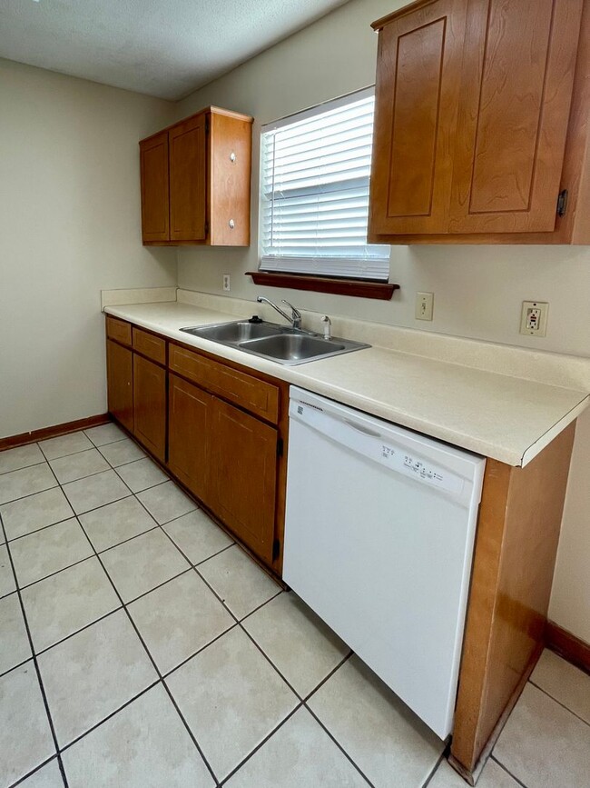 Building Photo - 154 Green Acre Cir N