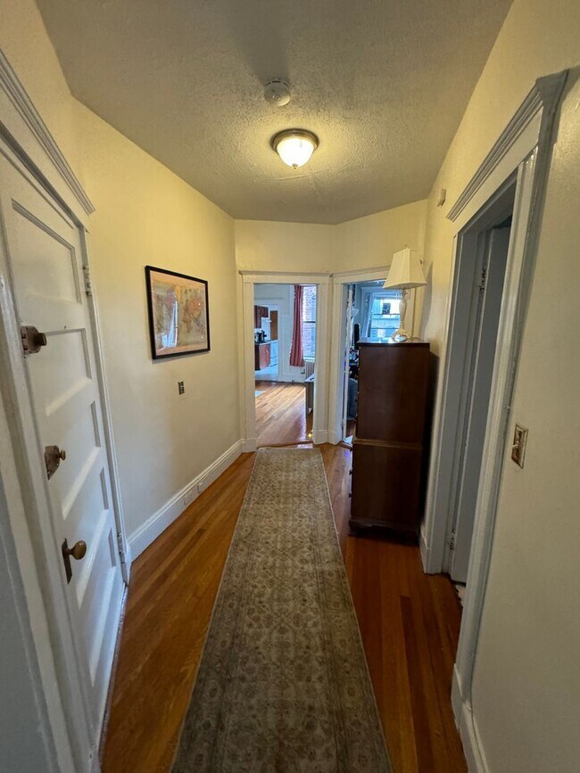 Foto del edificio - Awesome two bedroom in Cleveland Circle
