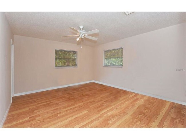 Foto del edificio - 6428 Pan American