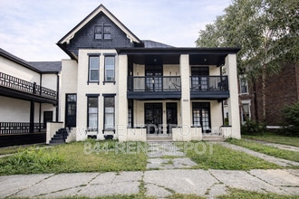 Building Photo - 800 SE 2nd St