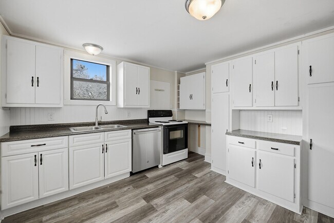 Building Photo - 115 Berkshire St