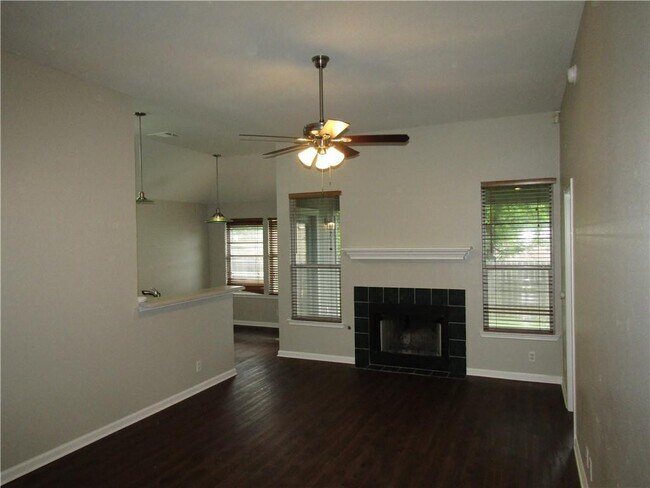 Foto del edificio - 4904 Gnarled Oak Cove