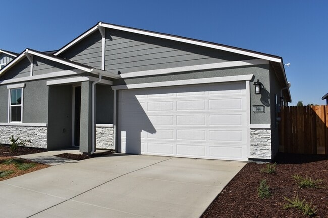 Photo - 744 Stephanie Dr House