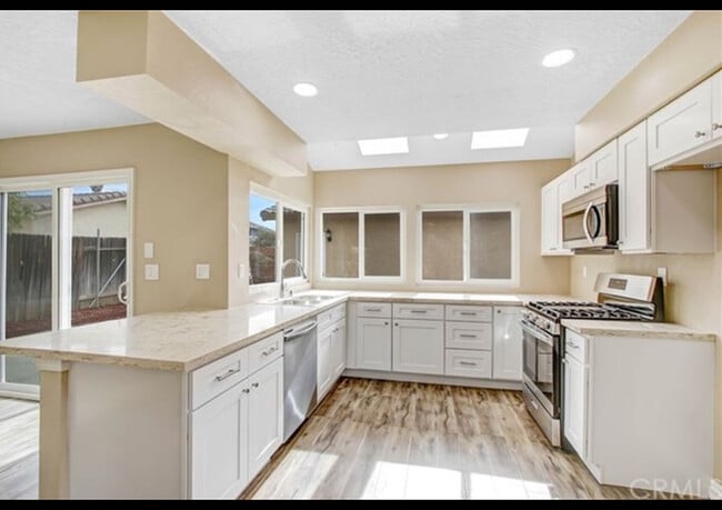 Foto del edificio - 23563 Parkland Ave