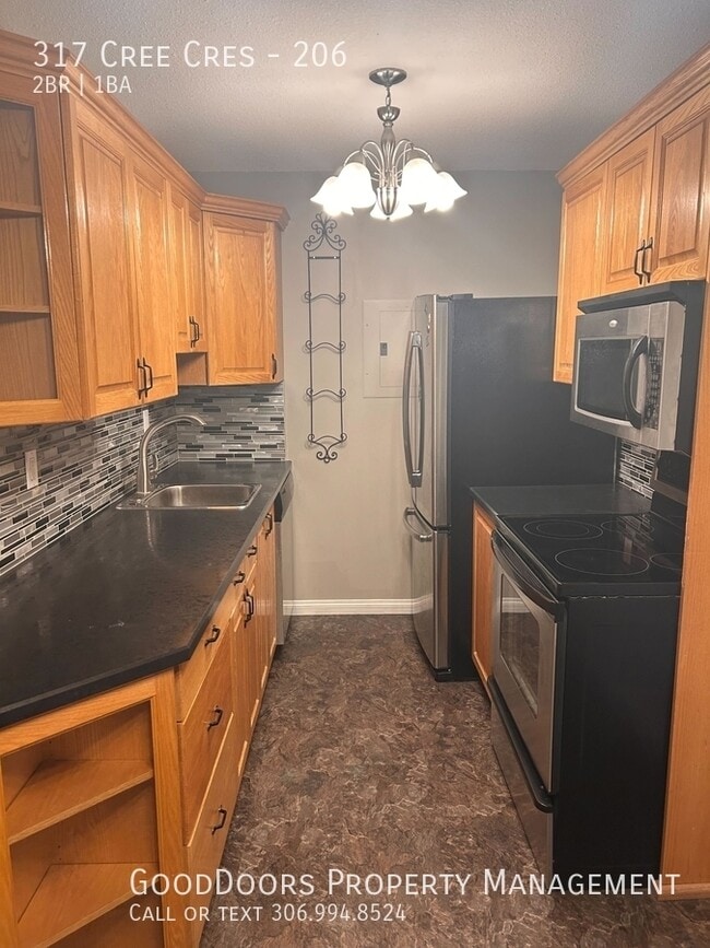 Building Photo - 317 Cree Crescent