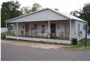 Building Photo - 711 E Lessley St