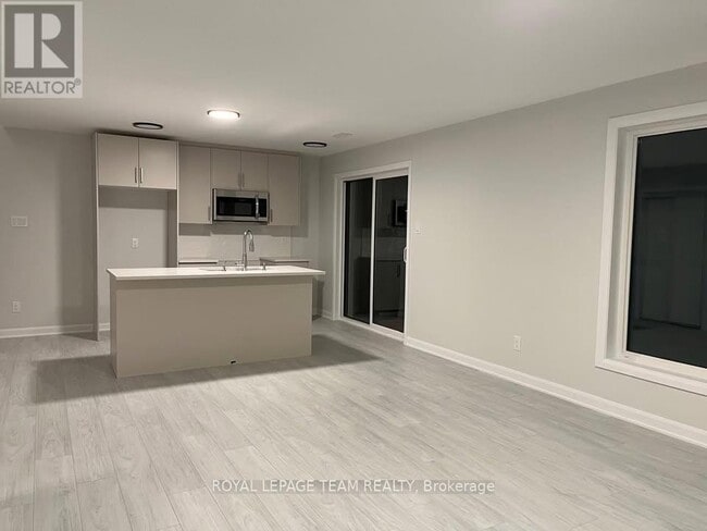 Photo du bâtiment - 301 Glenroy Gilbert Dr