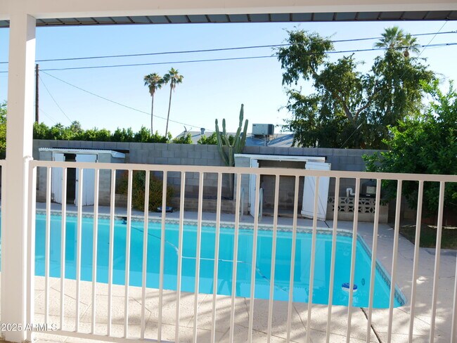 Foto del edificio - 1719 N Circle Dr
