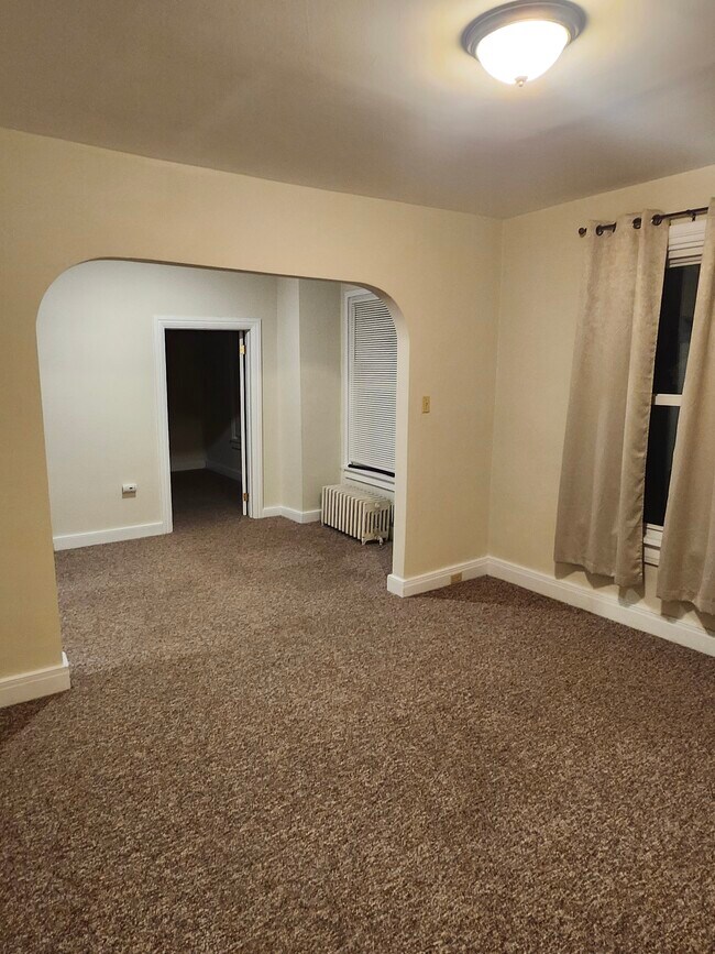 Building Photo - 24 S Market St