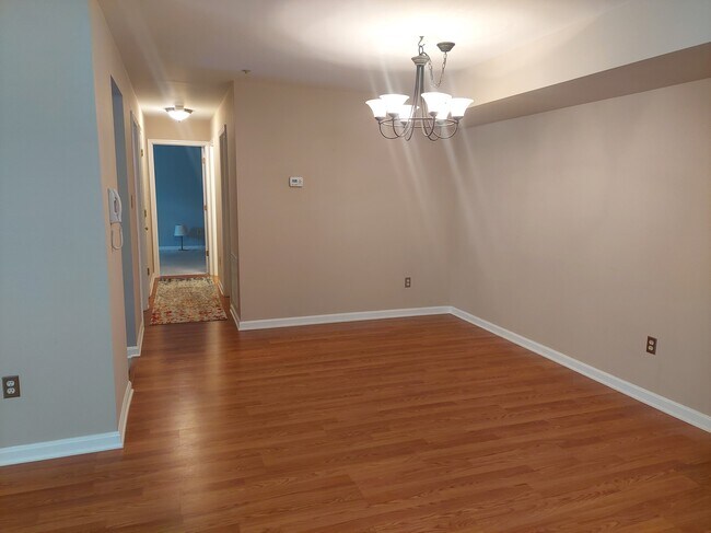 Foto del edificio - 3800 Sunnyfield Ct