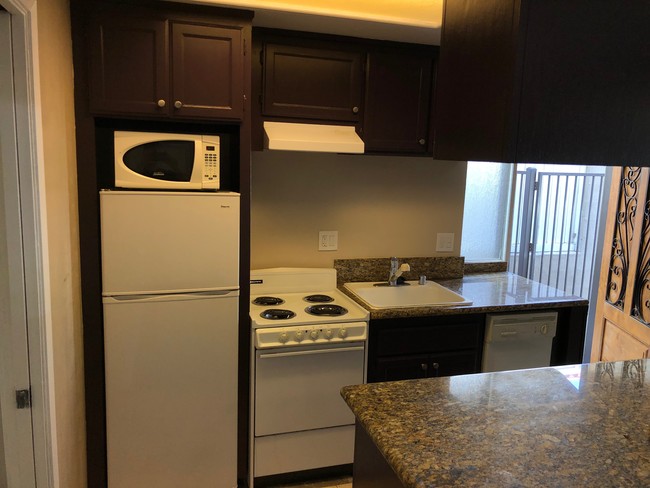 kitchen, granite countertops - 2118 Ernest Ave