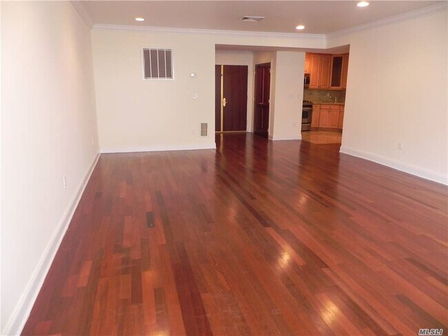 Foto del edificio - 171 Great Neck Rd