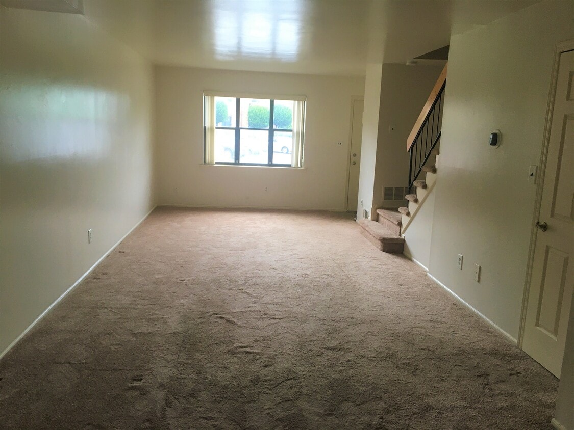 702 Sharon Garden Ct, Woodbridge Township, NJ 07095 Townhome Rentals in Woodbridge Township NJ