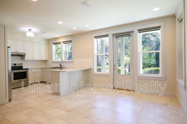 Building Photo - 15 Palm St