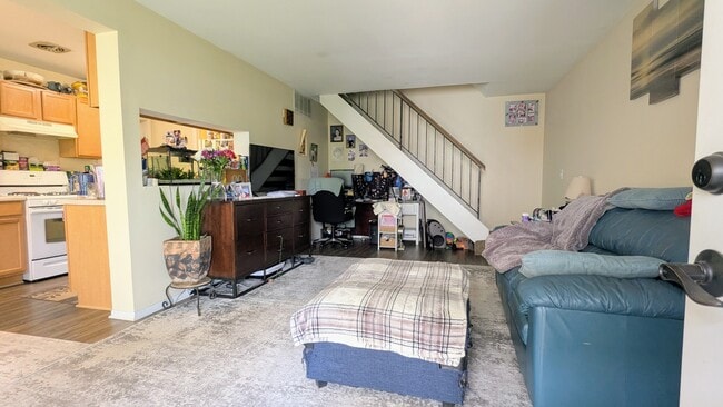 Foto del edificio - 336 Farmingdale Cir