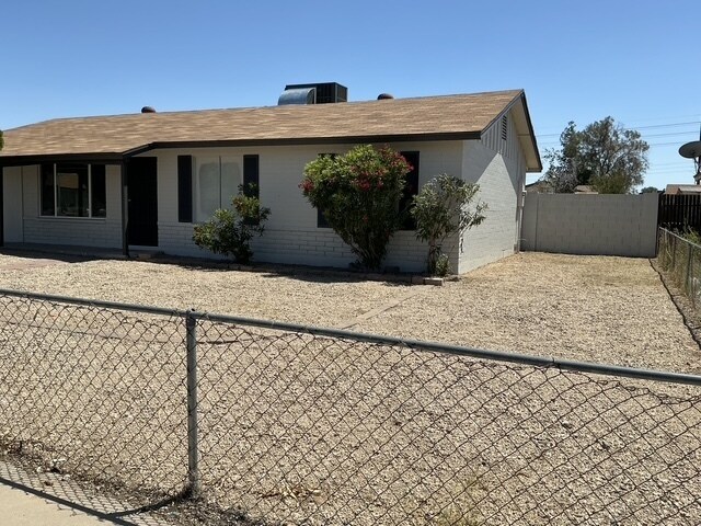 Primary Photo - 7723 W Reade Ave
