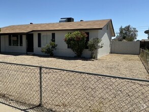 Building Photo - 7723 W Reade Ave