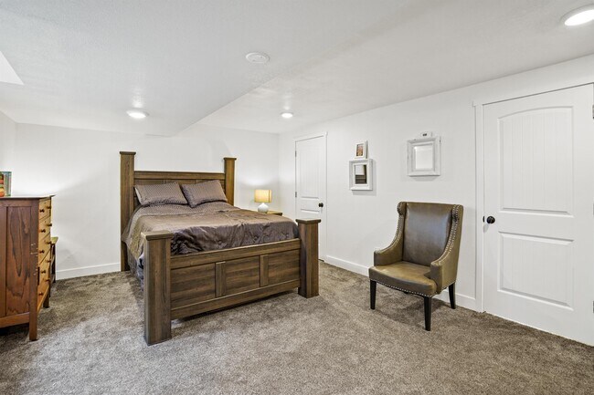 Foto del edificio - 225 W Alderwood Ave